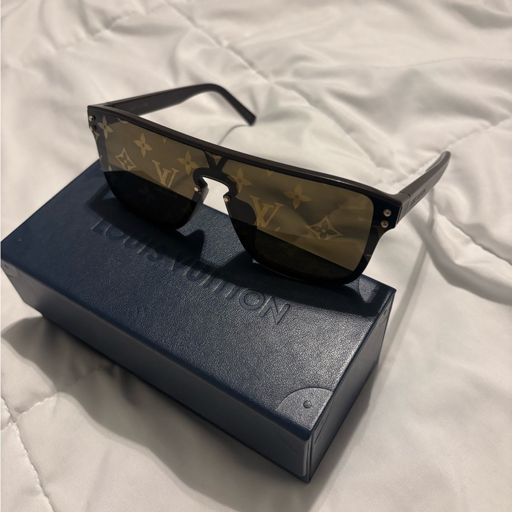 Louis Vuitton Men’s Black Shield Sunglasses with LV Logo